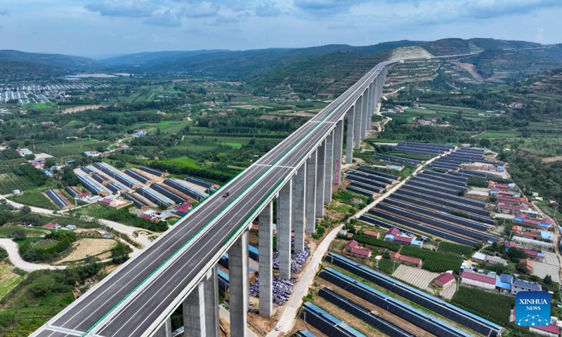 This aerial drone photo taken on Aug. 16, 2024 shows vehicles running along the Yinchuan-Kunming highway in northwest China's Ningxia Hui Autonomous Region. A section of the Yinchuan-Kunming highway within Ningxia, from Taiyangshan development zone to Pengyang, was completed and opened to traffic on Friday, marking the full opening of the Yinchuan-Kunming highway. The highway linking Yinchuan of northwest China's Ningxia Hui Autonomous Region and Kunming of southwest China's Yunnan Province, spans 2322 kilometers. Photo: Xinhua