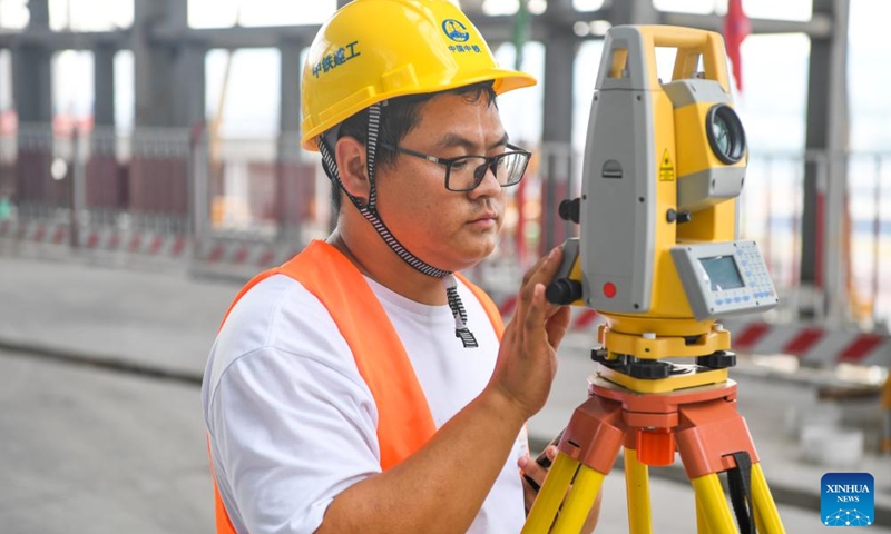 A worker operates at the construction site of Chongqing East Railway Station and affiliated comprehensive transportation hub in southwest China's Chongqing, Aug. 17, 2024. Photo: Xinhua