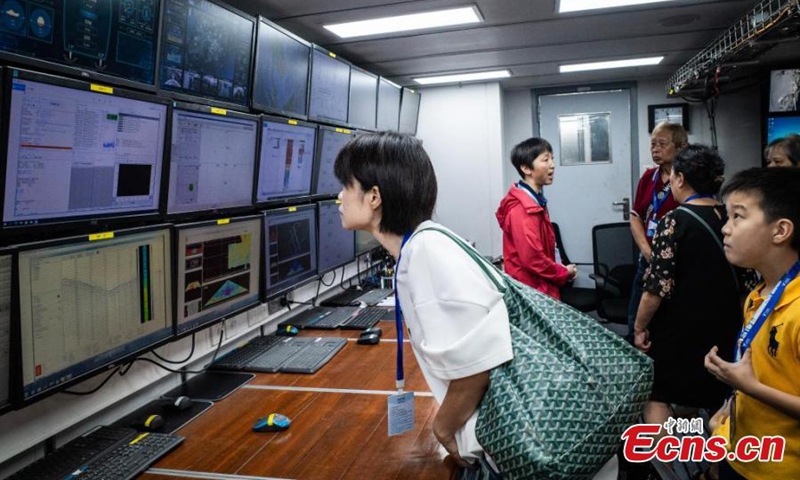 People visit the research vessel Tan Kah Kee docked at the Tsim Sha Tsui Pier in the Hong Kong Special Administrative Region, Aug. 18, 2024. Photo: China News Network
