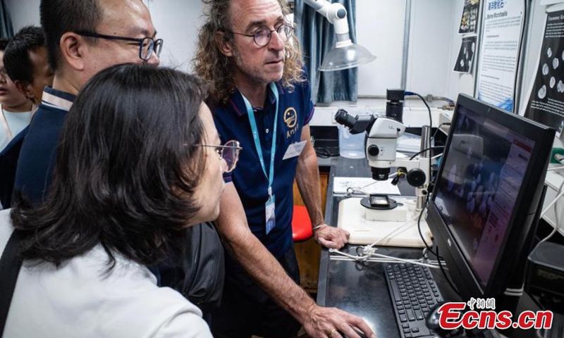 People visit the research vessel Tan Kah Kee docked at the Tsim Sha Tsui Pier in the Hong Kong Special Administrative Region, Aug. 18, 2024. Photo: China News Network
