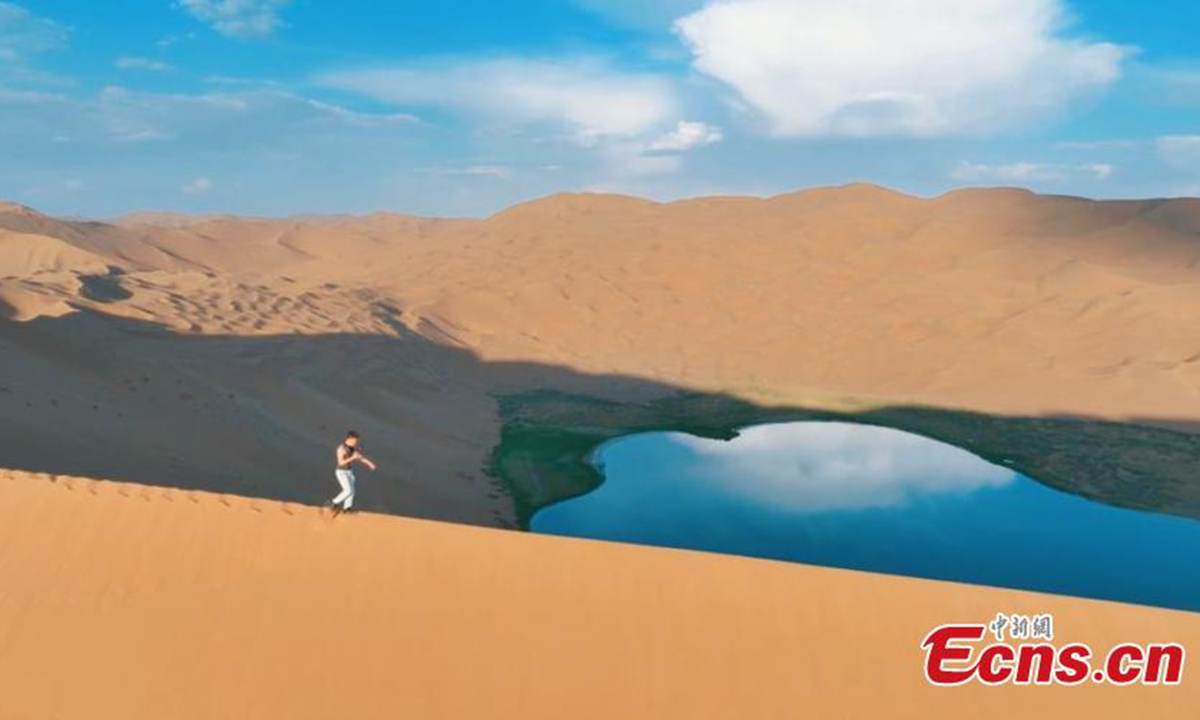 Scenery of the Badain Jaran desert in Alshaa league, north China's Inner Mongolia Autonomous Region. Sapphire-blue lakes coexist with high and low sand hills, presenting an interesting blend of barren and lush landscapes. Photo: China News Service
