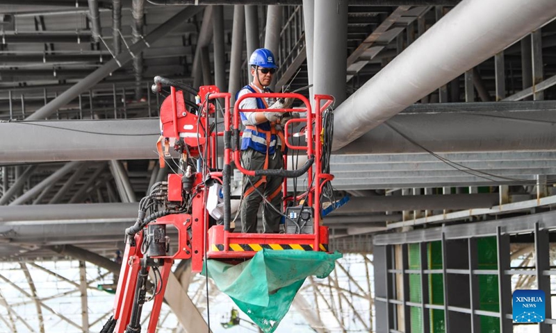 A worker operates at the construction site of Chongqing East Railway Station and affiliated comprehensive transportation hub in southwest China's Chongqing, Aug. 17, 2024. Photo: Xinhua