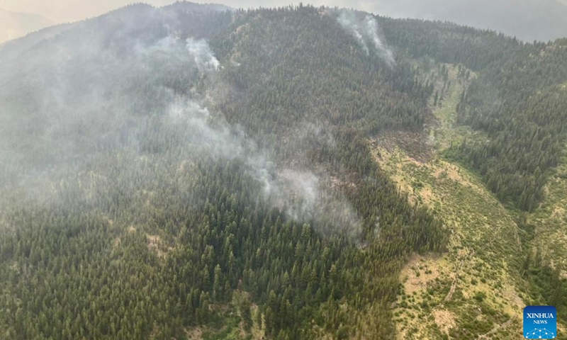 Aerial photo provided by BC Wildfire Service shows wildfires near Shetland Creek, south-central British Columbia, Canada, on Aug. 16, 2024. Until Aug. 19, there are 375 active wildfires burning, with 127 out of control, across British Columbia in Canada, according to the BC Wildfire Service. (Photo: Xinhua)