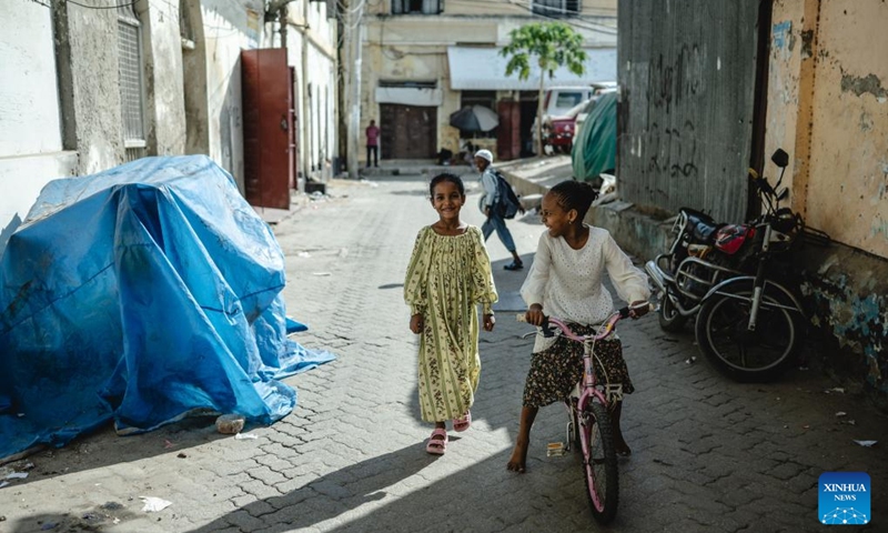 Children have fun in the Old Town of Mombasa, Kenya, on Aug. 17, 2024. The Old Town of Mombasa, located on the southeast side of Mombasa Island, has become an important tourist destination in Kenya due to its diverse culture and historical sites.  (Photo: Xinhua)