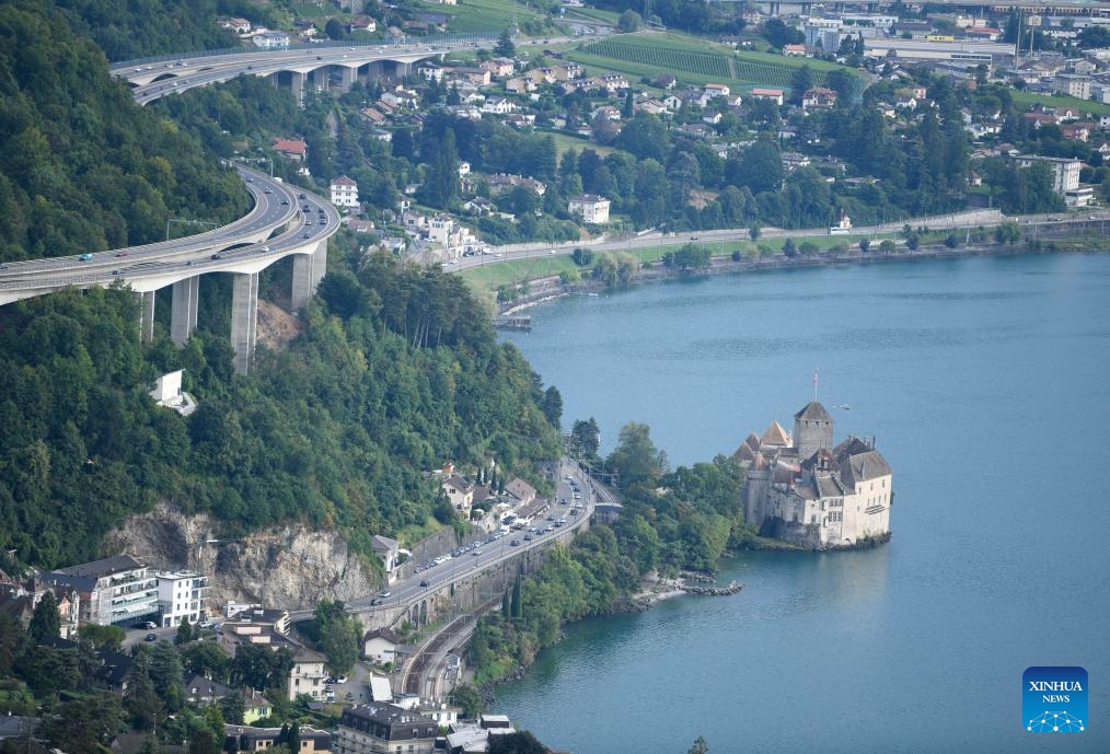 This photo taken on Aug. 17, 2024 shows Montreux and Chillon Castle by Lake Geneva in Switzerland. Lake Geneva is a deep lake north of the Alps on the border between Switzerland and France. (Photo: Xinhua)