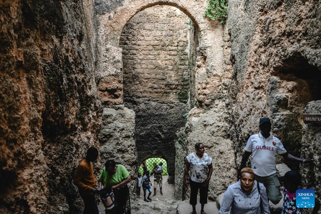 Tourists visit Fort Jesus on the coast of the Old Town of Mombasa, Kenya, on Aug. 17, 2024. The Old Town of Mombasa, located on the southeast side of Mombasa Island, has become an important tourist destination in Kenya due to its diverse culture and historical sites. (Photo: Xinhua)