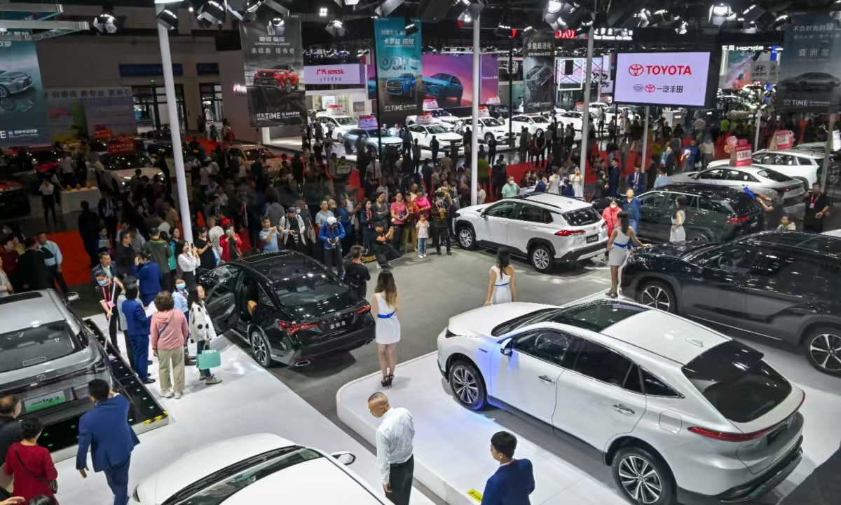 The 21st Hainan International Auto Show was held in Haikou on March 21, 2024. Covering an area of 60,000 square meters, the exhibition featured nearly 100 domestic and foreign automotive brands, led by new-energy vehicle brands.   Photo：VCG