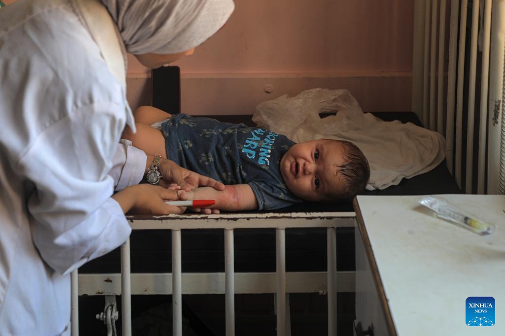 A child patient receives treatment at Nasser Hospital in the southern Gaza Strip city of Khan Younis, Aug. 19, 2024. (Photo: Xinhua)