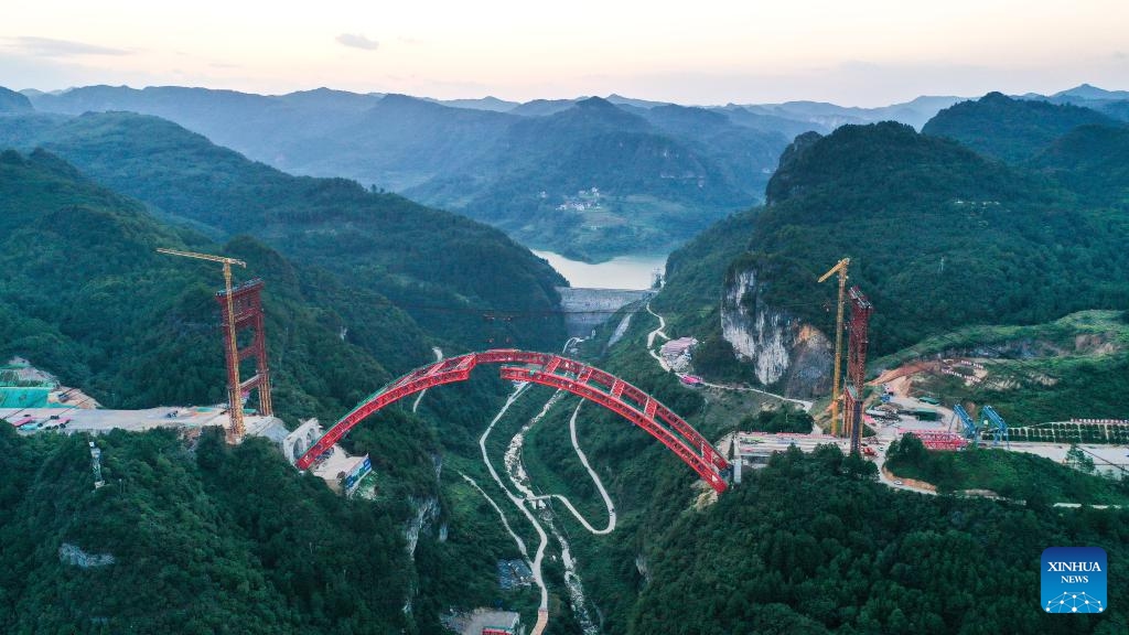 A drone photo shows the Machanghe grand bridge under construction along the Guiyang-Pingtang Expressway in southwest China's Guizhou Province, Aug. 21, 2024. The main arch of the Machanghe grand bridge along the Guiyang-Pingtang Expressway was successfully joined on Wednesday. The bridge has a length of 381.5 meters with an arch spanning 260 meters. (Photo: Xinhua)