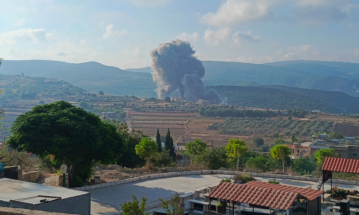 Smoke billows from the site of an Israeli airstrike on Zibqin in southern Lebanon on August 25,<strong></strong> 2024, amid an escalation in ongoing cross-border tensions as fighting continues between Israel and Hamas militants in the Gaza Strip. Photo: VCG