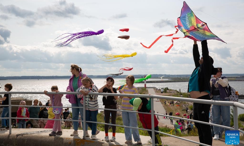 People fly kites during a kite festival in Kronstadt, St. Petersburg, Russia, Aug. 24, 2024. The festival was held here from Aug. 24 to 25. (Photo by Irina Motina/Xinhua)