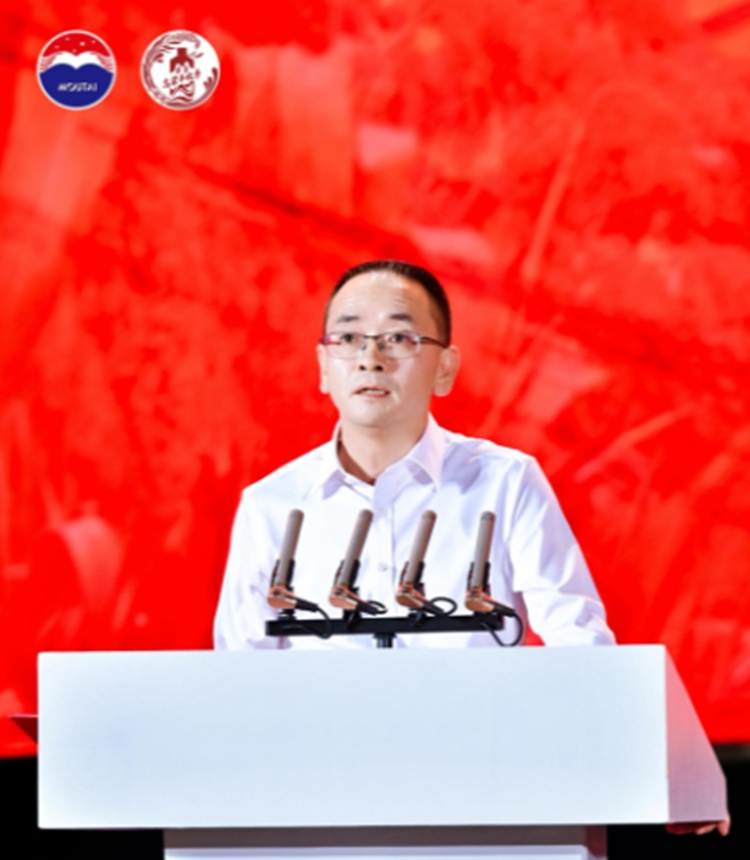 Zhang Deqin, Party Secretary and Chairman of Moutai Group, delivering a speech at the Moutai Hongyingzi Sorghum Harvest Season event