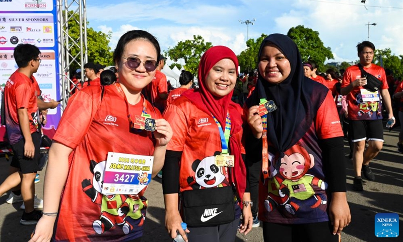 Participants of the Malaysia-China 2024 friendship run pose for a photo with medals in Kota Kinabalu, Sabah, Malaysia, Aug. 25, 2024. Over 5,000 participants joined the Malaysia-China 2024 friendship run in Kota Kinabalu, Sabah, Malaysia on Sunday, expanding an annual event that celebrates the 50th anniversary of the establishment of bilateral ties. (Xinhua/Cheng Yiheng)