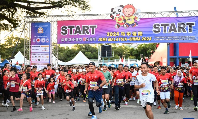 People participate in the Malaysia-China 2024 friendship run in Kota Kinabalu, Sabah, Malaysia, Aug. 25, 2024. Over 5,000 participants joined the Malaysia-China 2024 friendship run in Kota Kinabalu, Sabah, Malaysia on Sunday, expanding an annual event that celebrates the 50th anniversary of the establishment of bilateral ties. (Xinhua/Cheng Yiheng)