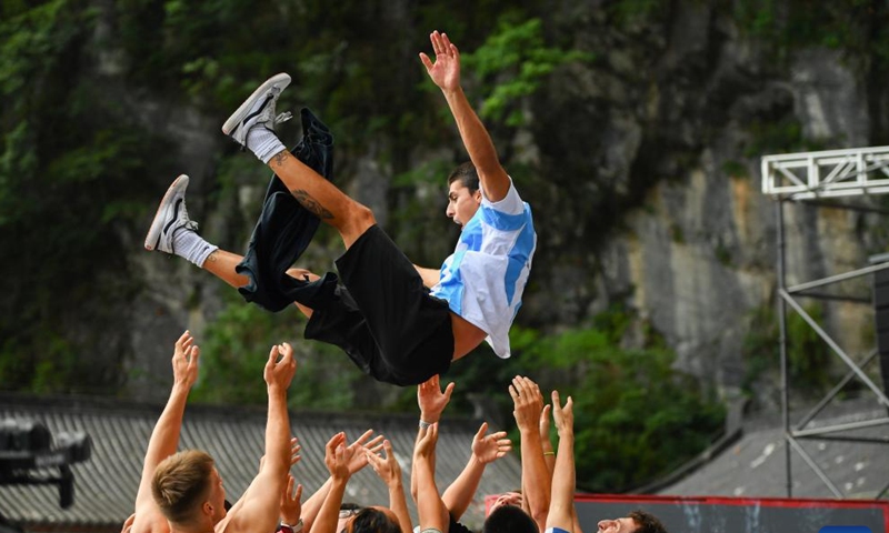 Argentina's Lautaro Chialvo celebrates after winning the 2024 Parkour on the Highest Ladder at the Tianmen Mountain National Forest Park in Zhangjiajie, central China's Hunan Province, on Aug 25, 2024. (Xinhua/Chen Zeguo)