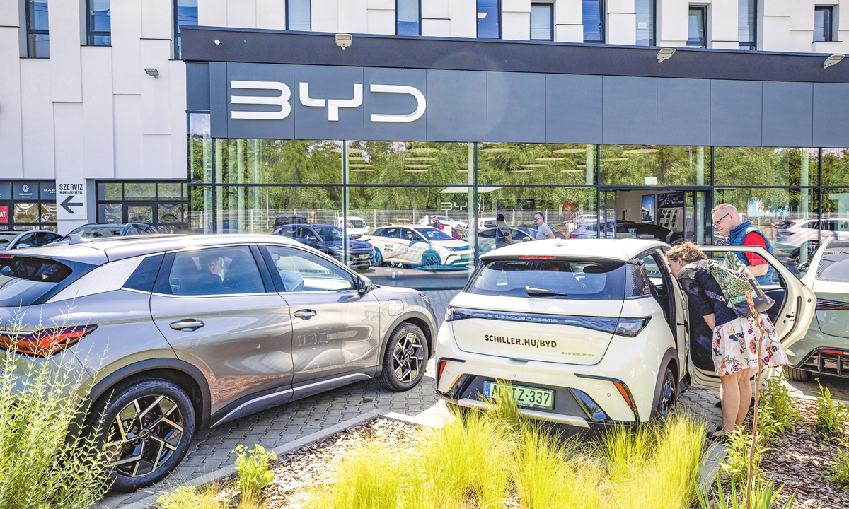 Customers check BYD's EV at a store in Budapest,<strong></strong> Hungary, on May 27, 2024. Photo: VCG