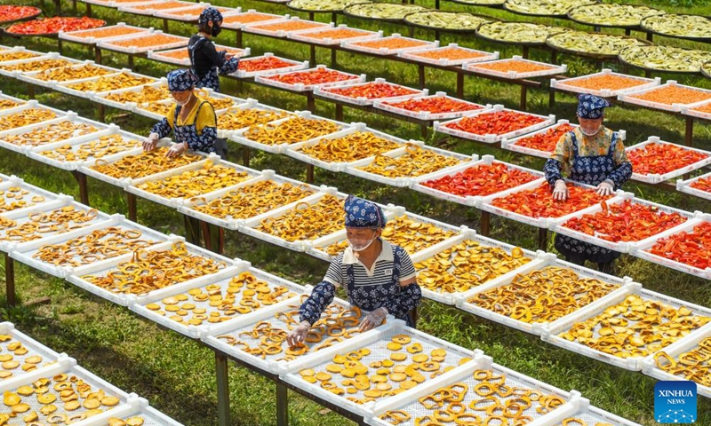 Villagers dry agricultural products in Lutian Village of Tonggu County, Yichun City, east China's Jiangxi Province, on Aug. 26, 2024. (Photo: Xinhua)