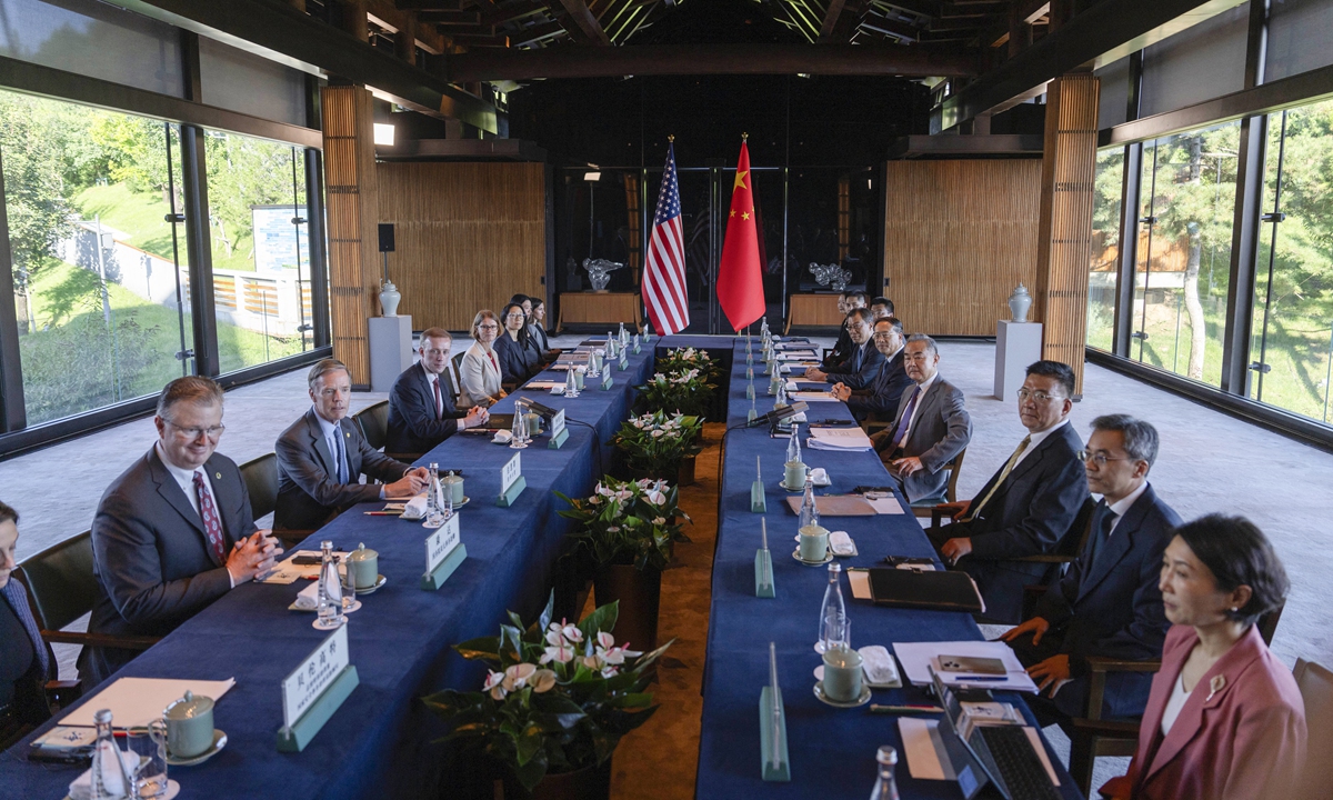 Wang Yi, director of the Office of the Central Commission for Foreign Affairs (fourth right), and US National Security Advisor Jake Sullivan (third left) pose for photos before talks in Beijing on August 27, 2024. Photo: AFP