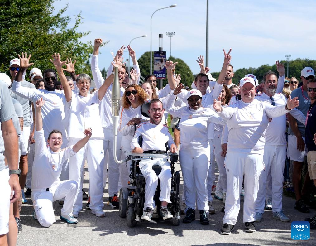 Torch bearers pose for a photo during the Paris 2024 Paralympic Games Torch Relay in Fontainebleau, France, Aug. 27, 2024. (Photo: Xinhua)