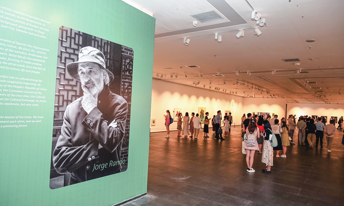 Visitors explore at a recent exhibition of Jorge Rando in Xuzhou, East China’s Jiangsu Province. Photo: Courtesy of Museum Jorge Rando