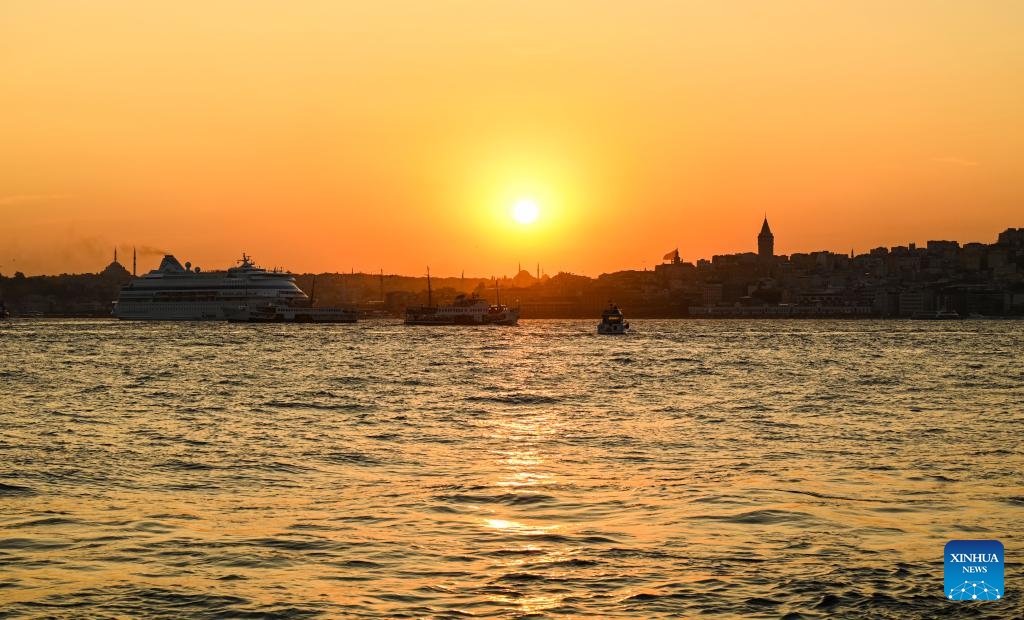 This photo taken on Aug. 27, 2024 shows the Bosphorus Strait at sunset in Istanbul, Türkiye. (Photo: Xinhua)