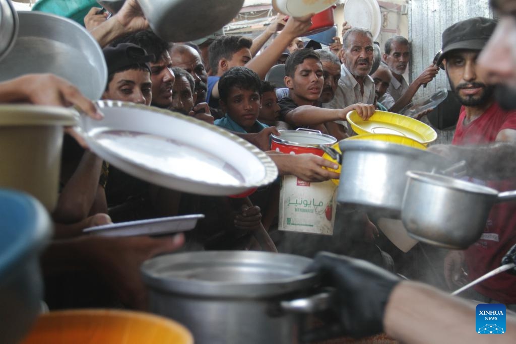 People try to get food relief in Jabalia refugee camp, northern Gaza Strip, on Aug. 29, 2024. Gaza is now in the grip of a severe humanitarian crisis, with millions displaced and necessities such as food, medicine and clean water in critical shortage. In July, UN experts warned that famine has spread throughout the Gaza Strip. (Photo: Xinhua)