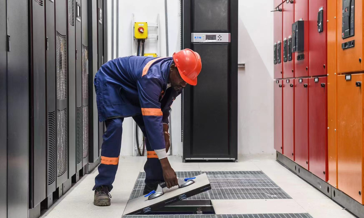 A local worker is working at the Botswana branch of China Jiangxi International Economic and Technical Cooperation Co. Photo: Courtesy of the Botswana branch of China Jiangxi International Economic and Technical Cooperation Co