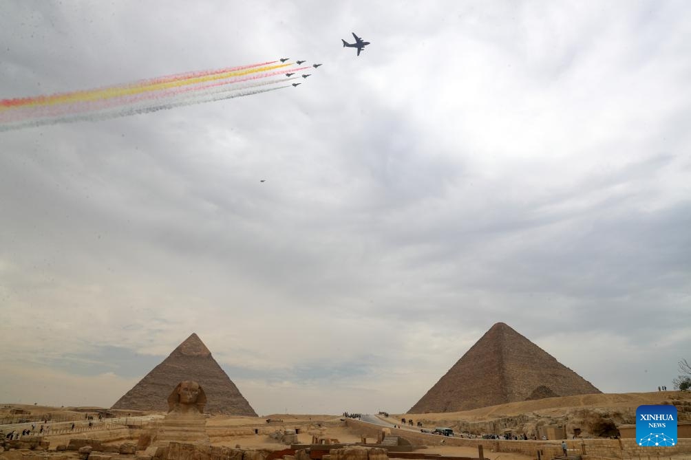 J-10 fighter jets from China's Bayi Aerobatic Team fly over the Giza Pyramids scenic spot in Giza, Egypt, Aug. 28, 2024. The flight formation is in Egypt for an air show, scheduled from Sept. 3 to 5. (Photo: Xinhua)