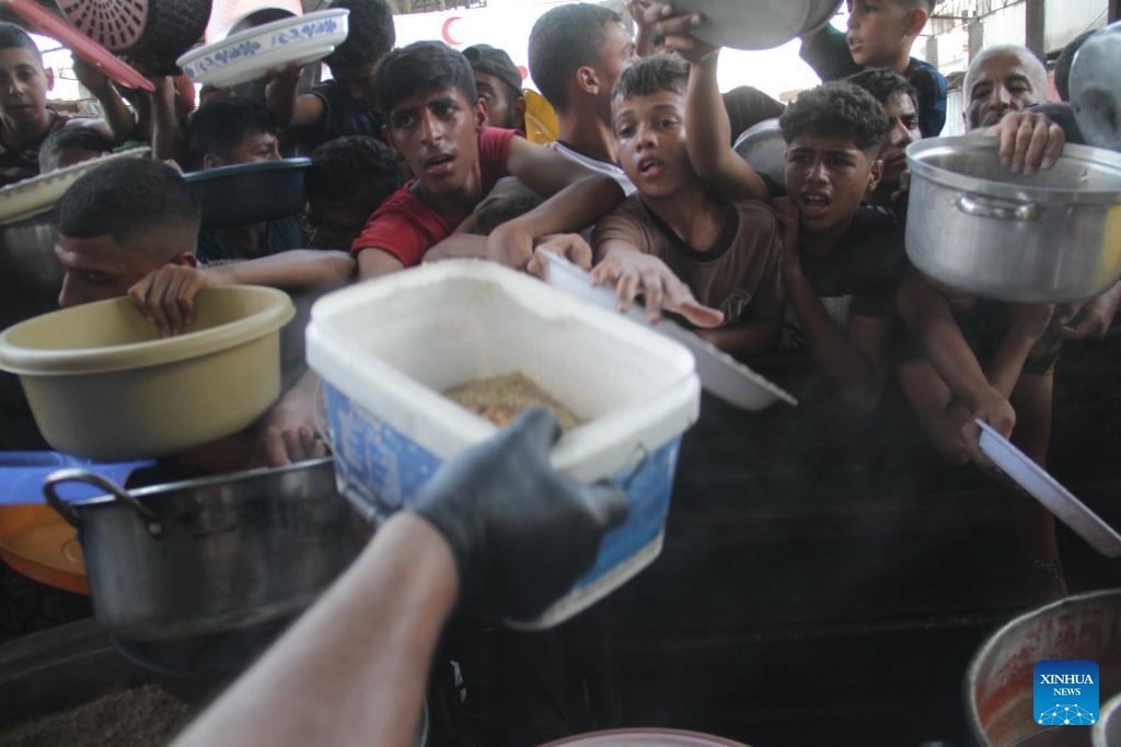 People try to get food relief in Jabalia refugee camp, northern Gaza Strip, on Aug. 29, 2024. Gaza is now in the grip of a severe humanitarian crisis, with millions displaced and necessities such as food, medicine and clean water in critical shortage. In July, UN experts warned that famine has spread throughout the Gaza Strip. (Photo: Xinhua)