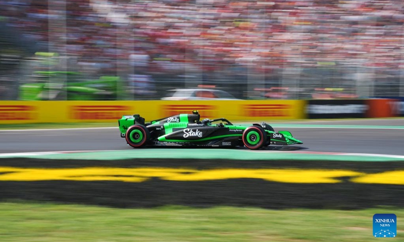 Kick Sauber's Chinese driver Zhou Guanyu competes during the qualifying session of the Formula 1 Italian Grand Prix at Monza Circuit, Italy, Aug. 31, 2024. Photo: Xinhua