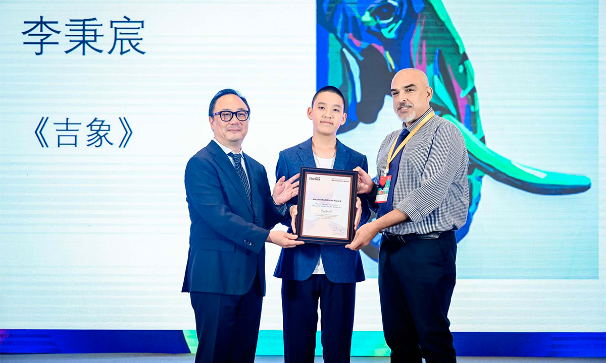 Li Bingchen (center) from the SZMS Nanshan Innovation School receives a special award for his artwork Lucky Elephant. Photo: Courtesy of Forbes China