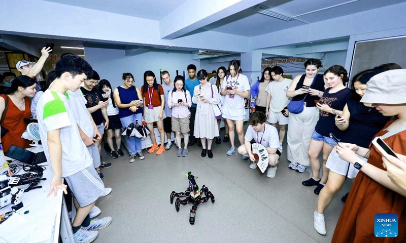 Participants of the second Tsinghua Global Youth Dialogue watch a robot performance in Hangzhou, east China's Zhejiang Province, Aug. 25, 2024. Photo: Xinhua