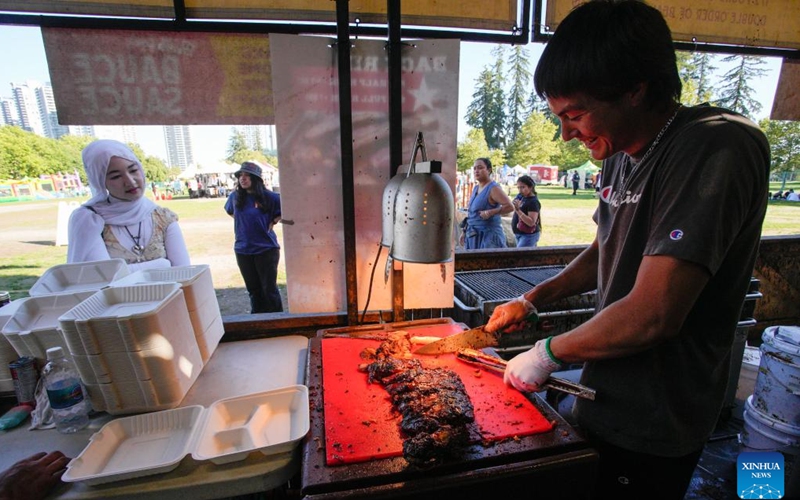 A vendor prepares grilled ribs for costumers at the Halal Ribfest event in Surrey, British Columbia, Canada, Aug. 30, 2024. The event runs from Aug. 30 to Sept. 1. Photo: Xinhua