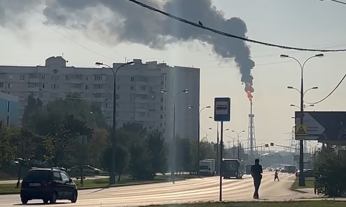 A video screen grab released by Russian media shows smoke billowing from an oil refinery in Moscow,<strong></strong> Russia on September 1, 2024. Mayor Sergei Sobyanin earlier said that 10 drones from Ukraine were shot down on approach to Moscow. Fragments of one of the drones damaged a free-standing plant room at the refinery. Photo: IC