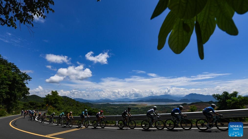 Cyclists compete during Stage 5 of the 15th Tour of Hainan Island cycling race from Changjiang to Sanya, south China's Hainan Province, Aug. 31, 2024. Photo: Xinhua