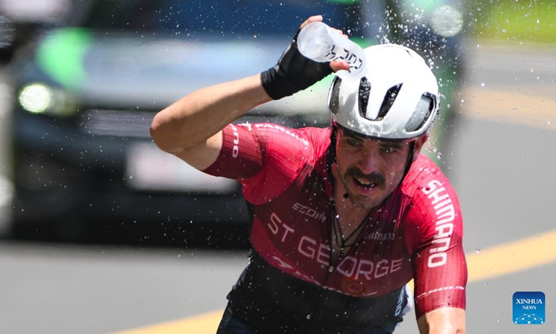 New Zealand's Nicholas Kergazou De La Boessiere of St. George Continental Cycling Team cools himself down during Stage 5 of the 15th Tour of Hainan Island cycling race from Changjiang to Sanya, south China's Hainan Province, Aug. 31, 2024. Photo: Xinhua