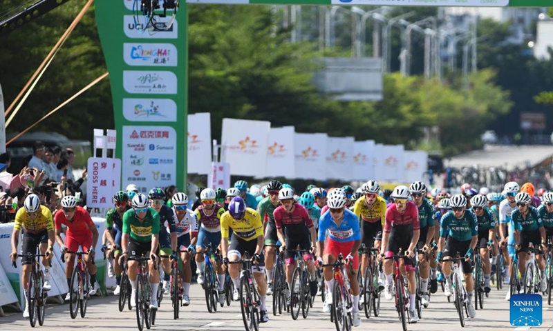 Cyclists start during Stage 5 of the 15th Tour of Hainan Island cycling race from Changjiang to Sanya, south China's Hainan Province, Aug. 31, 2024. Photo: Xinhua