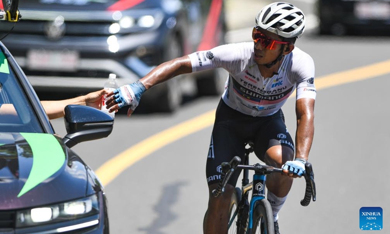 Malaysia's Nur Amirull Fakhruddin Mazuki of Terengganu Cycling Team reaches out for supply during Stage 5 of the 15th Tour of Hainan Island cycling race from Changjiang to Sanya, south China's Hainan Province, Aug. 31, 2024. Photo: Xinhua