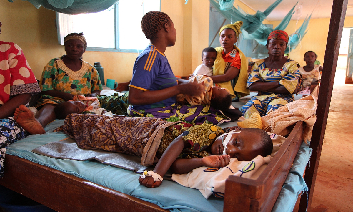 A child suffering from malaria lies on a bed at the hospital of Nyarugusu, in north west of Tanzania, on June 11, 2015. Photo: AFP