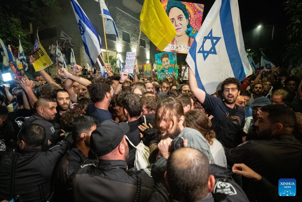 People confront police during a protest calling for an immediate ceasefire and the release of Israeli hostages held in Gaza, in Jerusalem, on Sept. 2, 2024. Rallies and a partial strike continued across Israel for the second day in a row on Monday, as the discovery of the bodies of six hostages in a Gaza tunnel over the weekend has intensified national outage. (Photo: Xinhua)