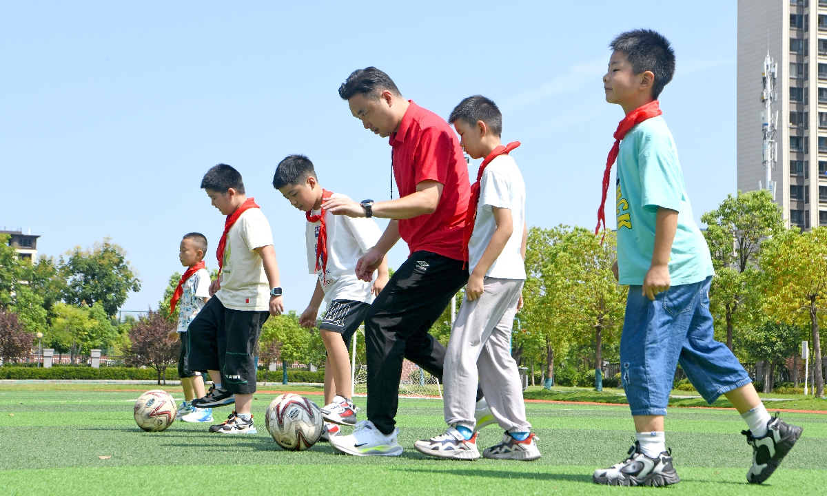 Elementary school students learn to play soccer in Huainan, East China's Anhui Province, on September 3, 2024. The local education department has issued a notice requiring all compulsory education schools in the province to offer one physical education class every day starting from the autumn semester of 2024, ensuring that students have two hours of physical activity per day. Photo: VCG