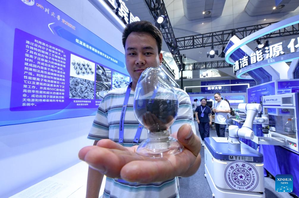 A member of a battery materials research team from Sichuan University displays a sample developed by them at an exhibition on the sidelines of the 2024 World Power Battery Conference in Yibin, southwest China's Sichuan Province, Sept. 1, 2024. (Photo: Xinhua)