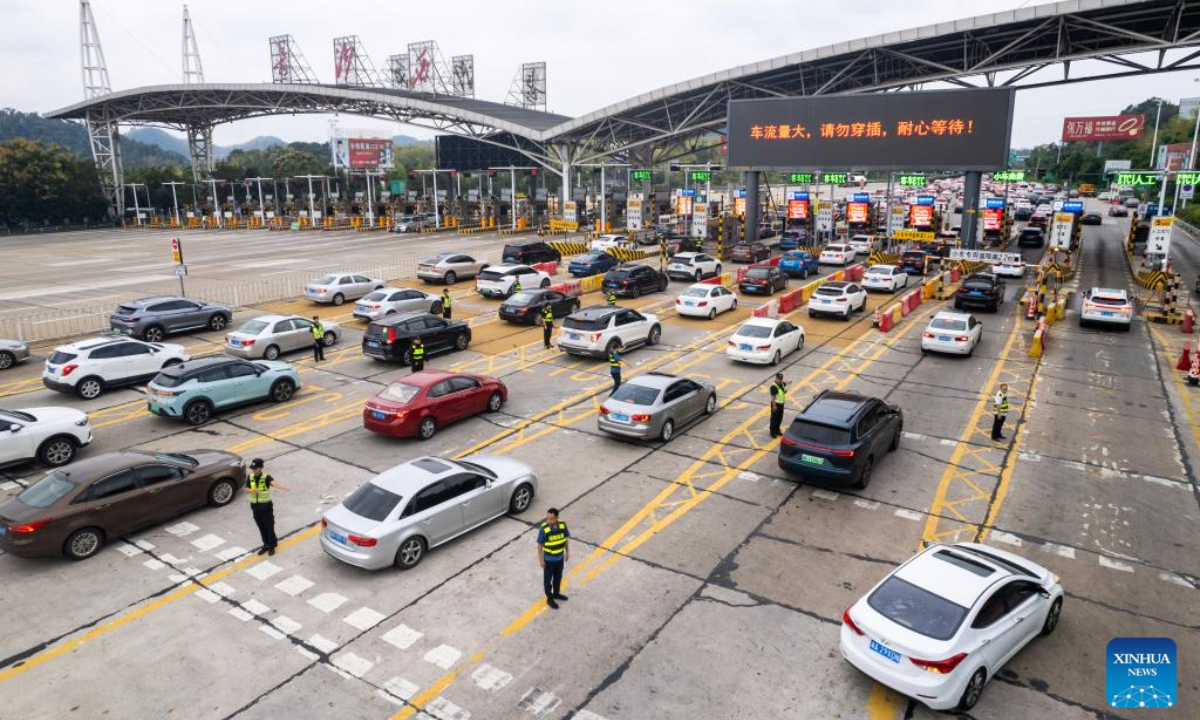 Vehicles are seen near a highway toll station in Changsha, central China's Hunan Province, Oct 1, 2024. Tuesday marks the first day of China's National Day holiday. China is expected to see 175 million railway trips during the 10-day travel rush, which runs from Sep 29 to Oct 8, according to China State Railway Group Co., Ltd. Photo:Xinhua