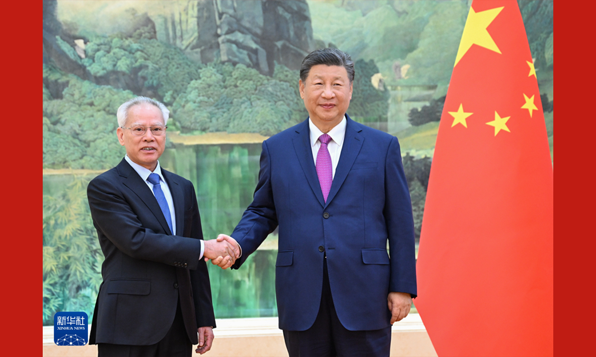 Xi meets new Macau chief executive