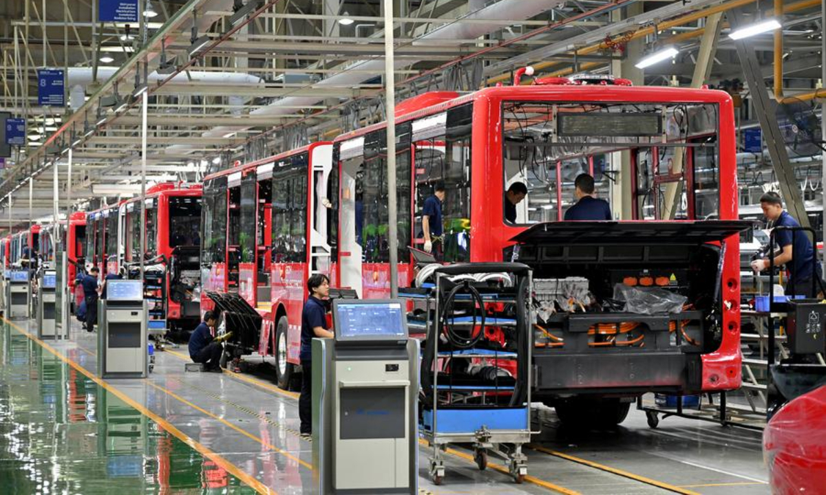 Staff members work on an assembling line in the new energy vehicle factory of Zhengzhou Yutong Bus Co.,<strong></strong> Ltd. in Zhengzhou, central China's Henan Province. Photo:Xinhua