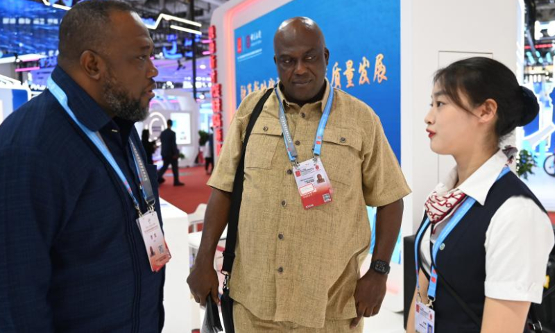 A staff member of the Bank of China (R) introduces the bank's global institutional distribution and cross-border financial services to a Ghanaian merchant during the 24th China International Fair for Investment and Trade (CIFIT) in Xiamen, southeast China's Fujian Province, Sept. 8, 2024.

Covering around 120,000 square meters, the four-day CIFIT opened here on Sunday and draws visitors from 119 countries and regions, of which about 80 percent are Belt and Road Initiative (BRI) partner countries.

This year's CIFIT highlights the digital economy, new energy and green innovation. It is expected to serve as a platform for more than 80 investment events and roadshow activities. (Xinhua/Lin Shanchuan)