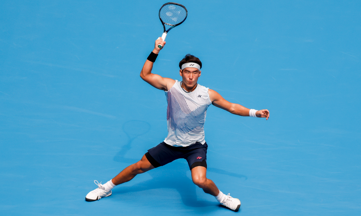 China's tennis player Bu Yunchaokete hits a return during his match against Lorenzo Musetti of Italy on September 29, 2024 in Beijing. Photo: Courtesy of China Open