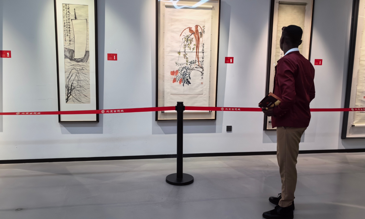 Qi Baishi’s paintings featured at art fair in Beijing