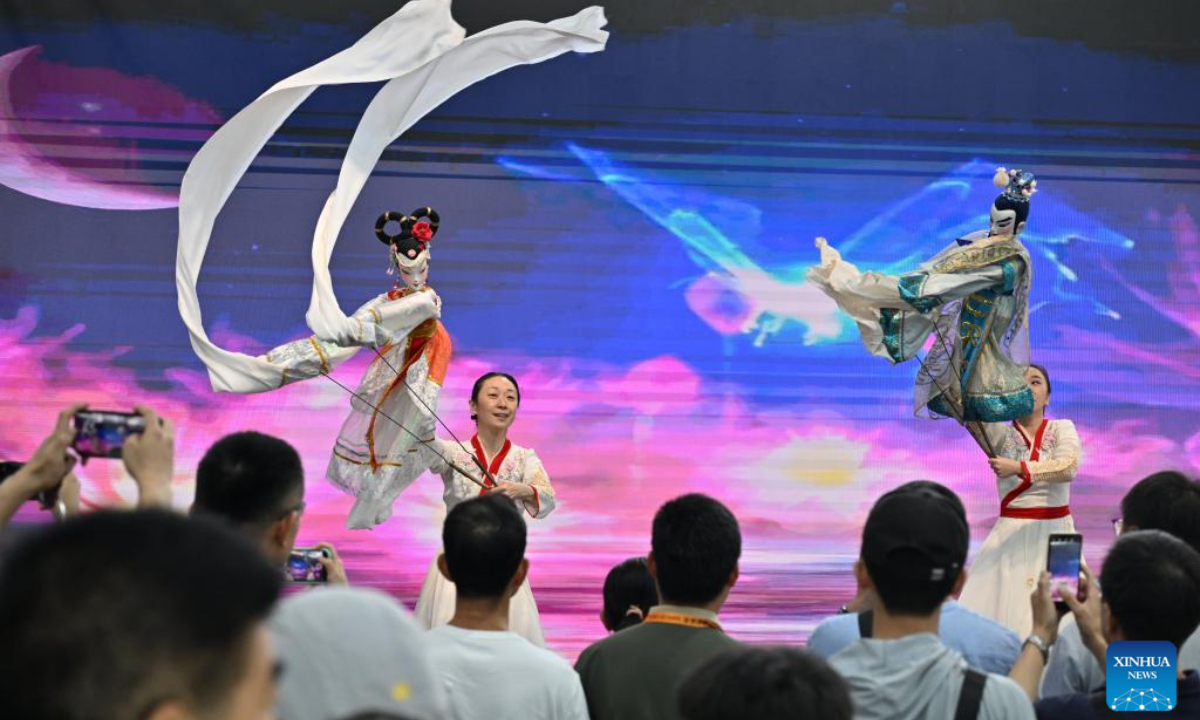 Visitors watch a puppet performance during the 2024 China International Fair for Trade in Services (CIFTIS) in the Cultural & Tourism Service thematic exhibition area at the Shougang Park in Beijing, capital of China, Sep 16, 2024. Photo:Xinhua