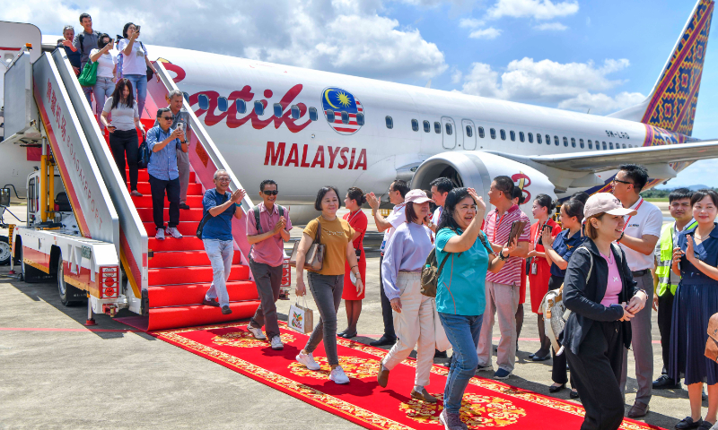 Passengers from a Batik Air Malaysia flight arrive at Qionghai Boao International Airport in Boao, South China's Hainan Province from Kuala Lumpur, Malaysia on September 28, 2024. The flight marks the opening of the airport's first regular international passenger route. The number of Malaysian tourists to China continues to grow after China adopted a visa-free policy for Malaysians since November 2023. Photo: VCG